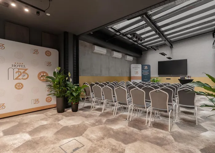M23 Centrum Hotel